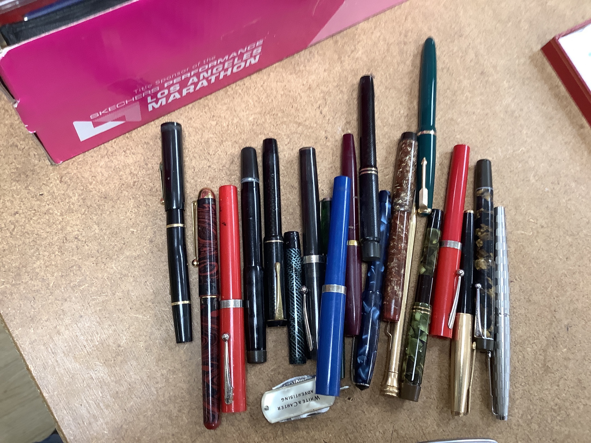 Sundry assorted fountain pens and writing equipment includes Swan, Sheaffer PFM